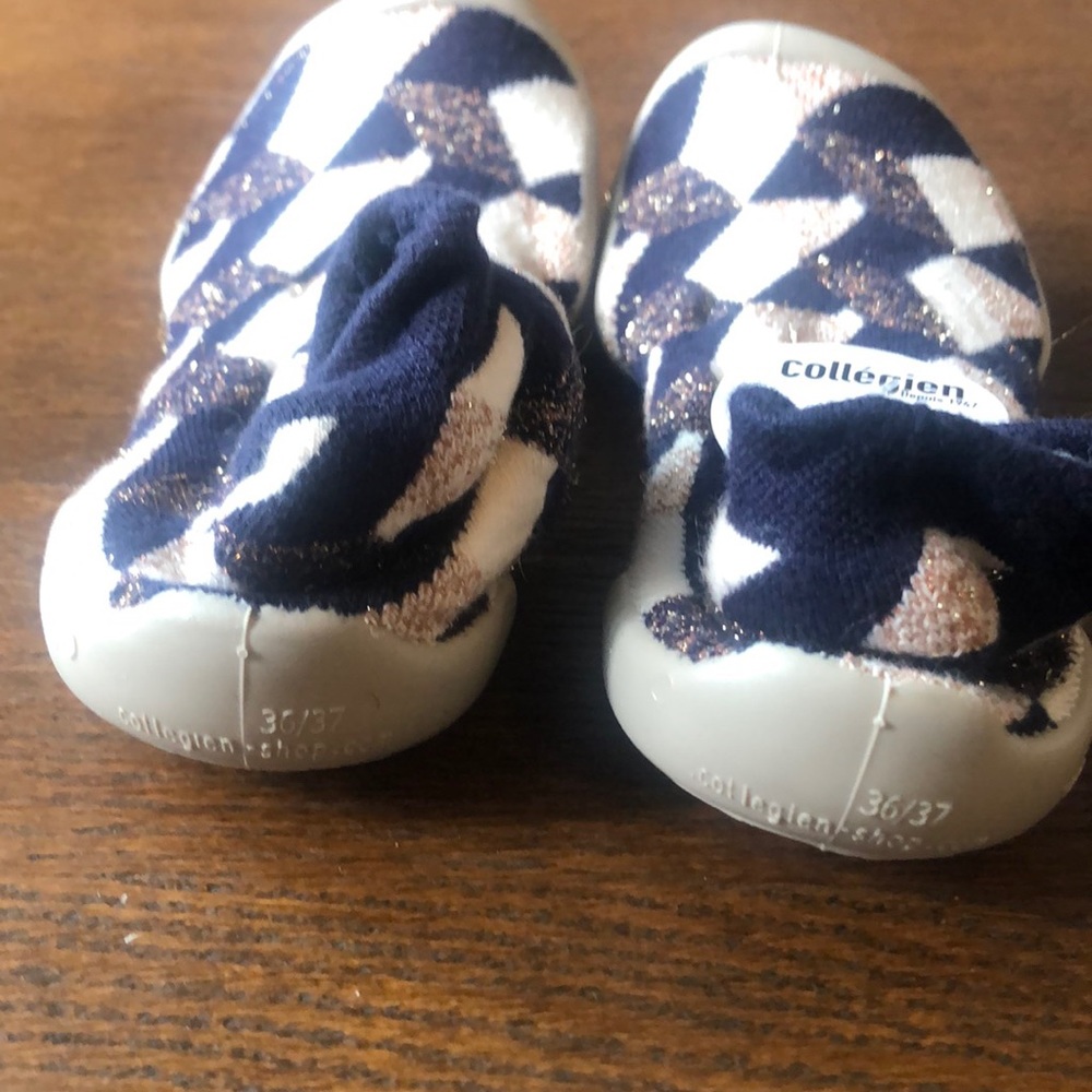 Slippers - Picture 3 of 4